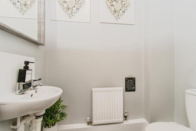 3 bed Town House for sale Image 6