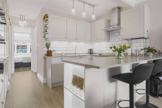 31A Eton Wick Rd, Eton Wick, Windsor SL4 6LU3.jpg