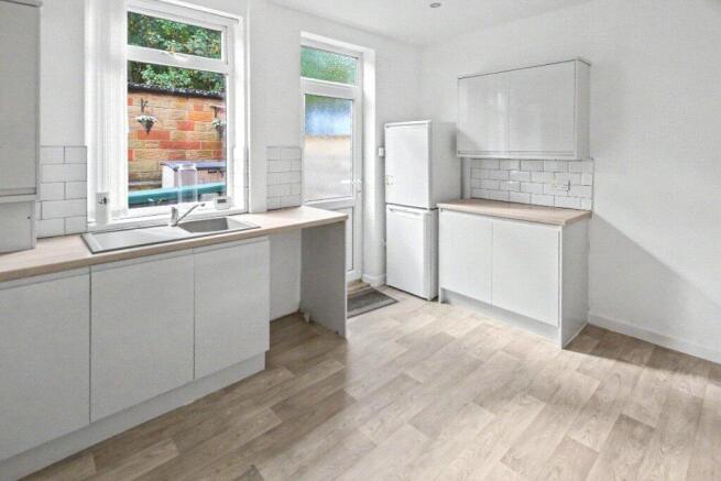 2 bed Terraced to rent Image 4