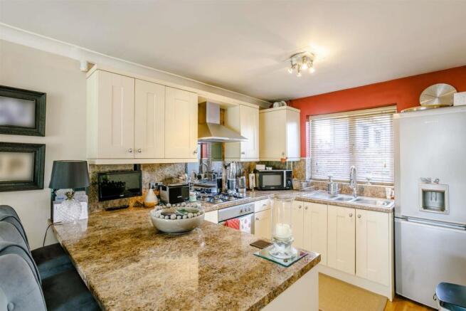 Kitchen/ Dining Room