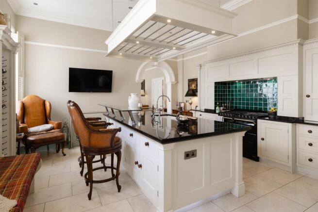 7 bed House for sale Image 8