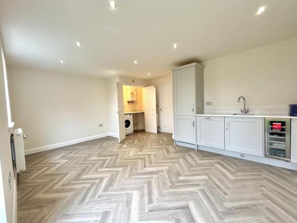 4 bed Detached to rent Image 7