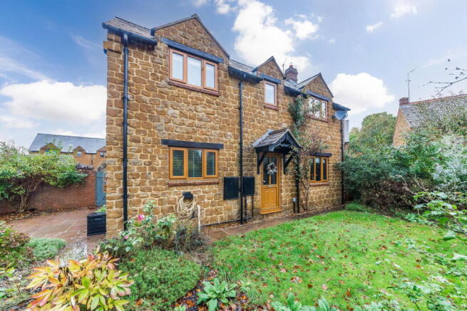 3-bed detached on Adderbury Court, Adderbury OX17 3NN, £450,000