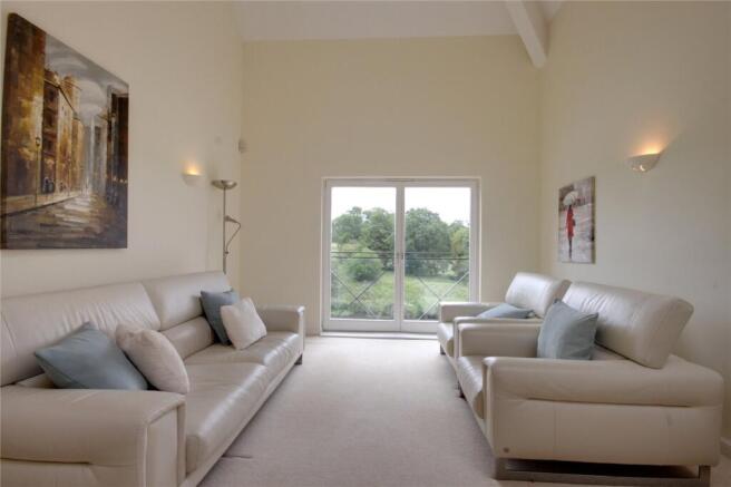 3 bed Flat to rent Image 6