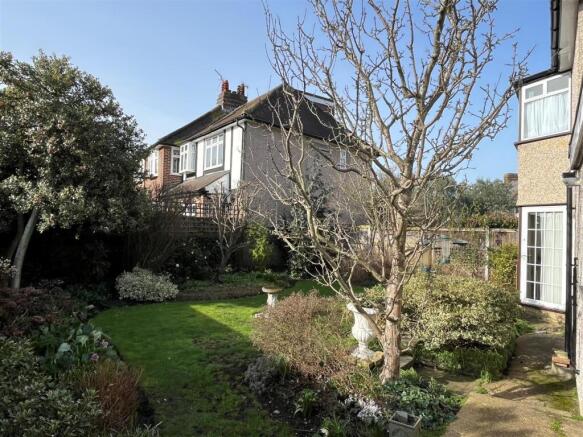 100 Redway Drive gdn Feb.jpg