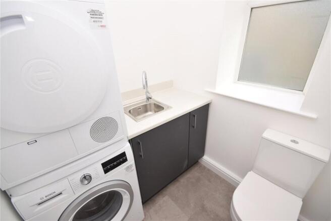 2 bed Apartment to rent Image 8