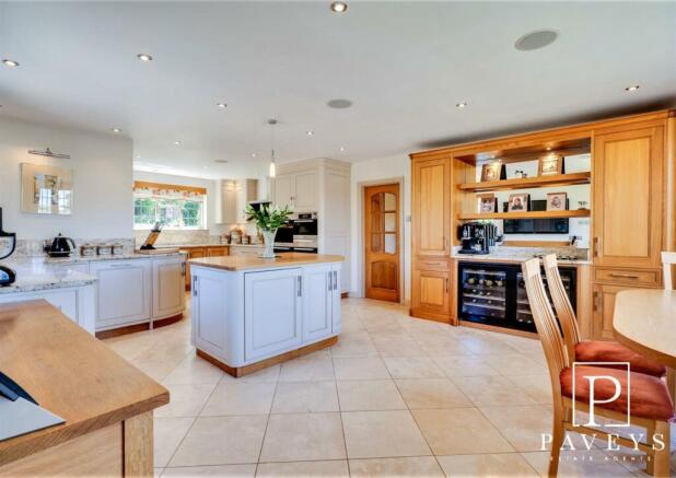 KITCHEN BREAKFAST ROOM