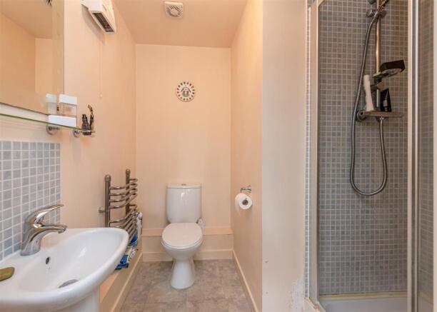 24 The Grove-bed1 ensuite.jpg