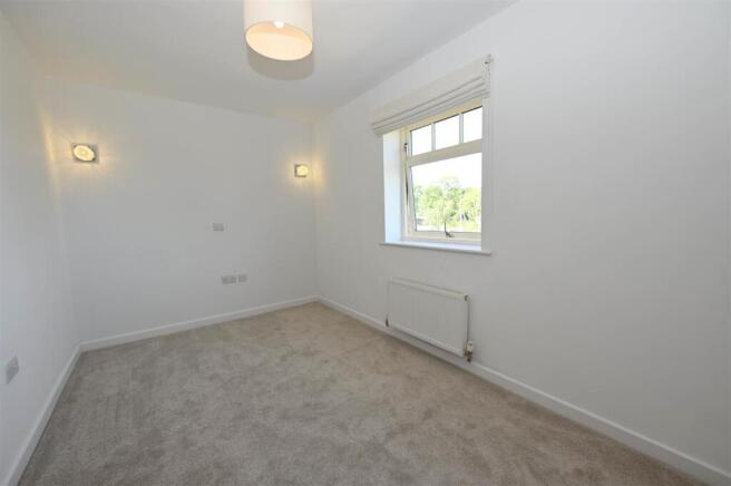 2 bed Terraced to rent Image 8