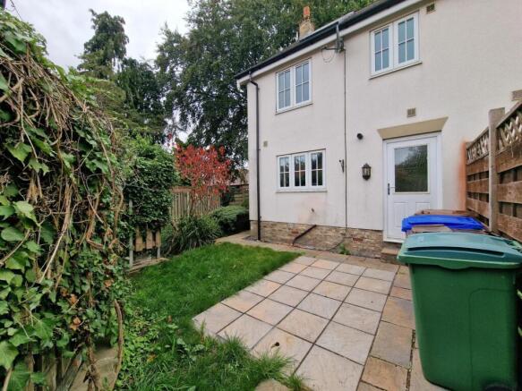 2 bed Terraced to rent Image 9