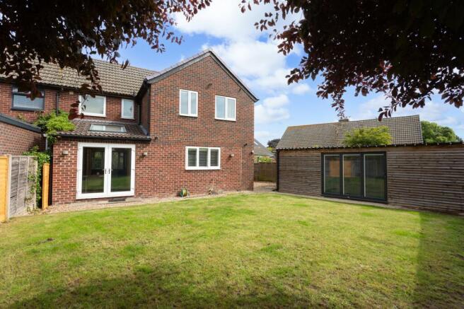 4 bed Semi-Detached for sale Image 4