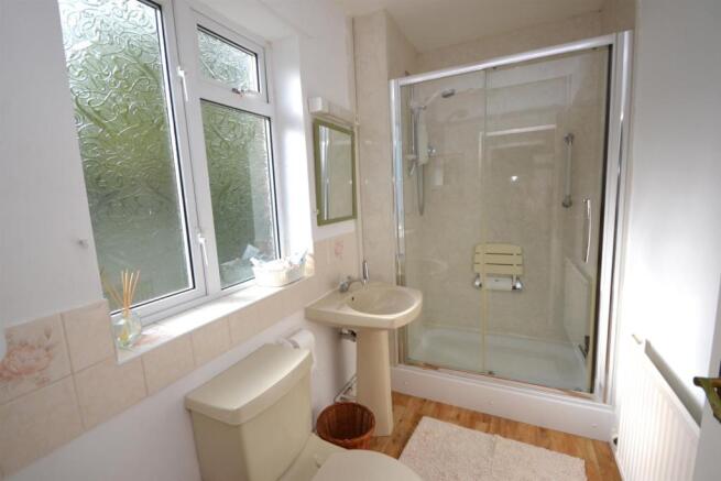 Ensuite Shower Room (3).jpg