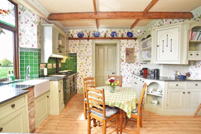 10 bed Detached for sale Image 11