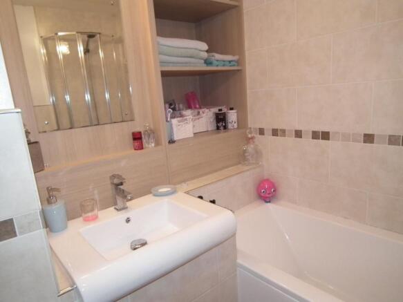 Bathroom 1.JPG