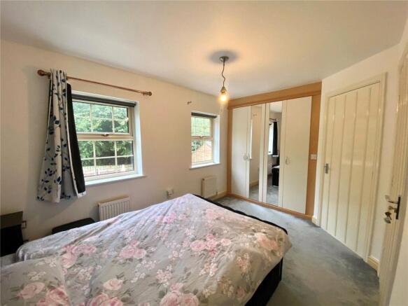 4 bed Town House for sale Image 9