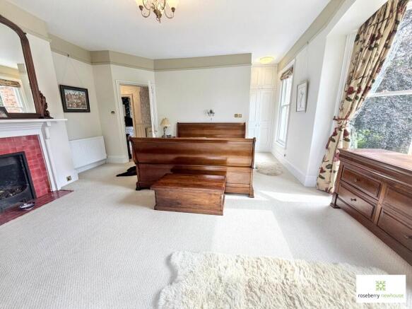 5 bed Detached for sale Image 6