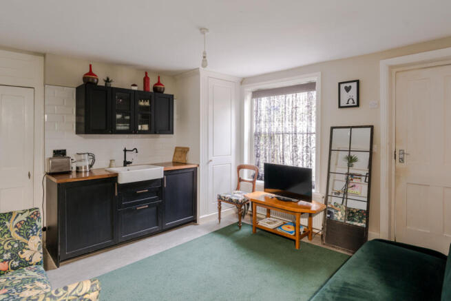 249327 - 34 Spencer Square-47.jpg