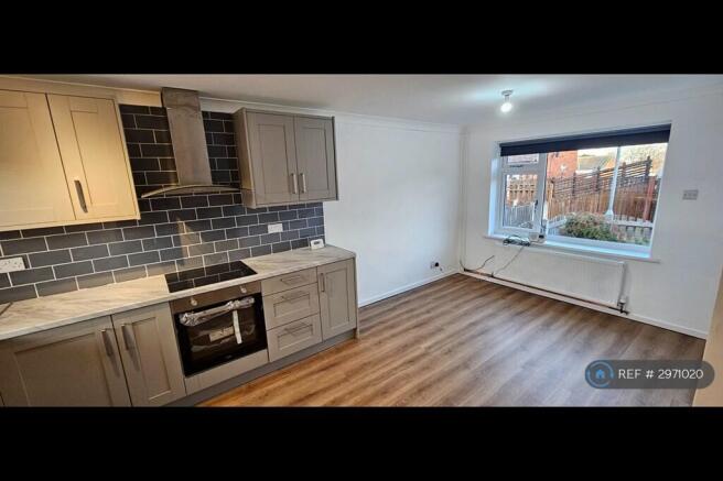 3 bed Semi-Detached to rent Image 4