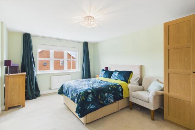 4 bed Detached for sale Image 10