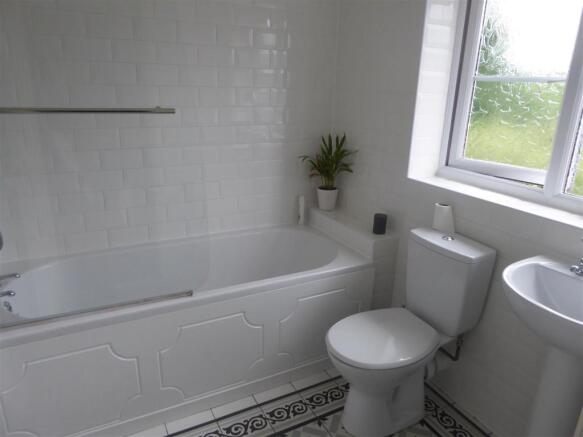 FAMILY BATHROOM