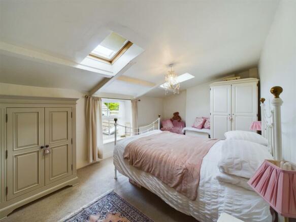 Bed 1.jpg