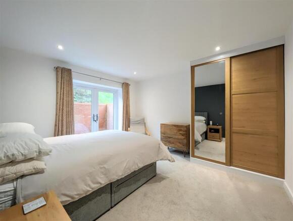 2 bed Ground Flat for sale Image 5