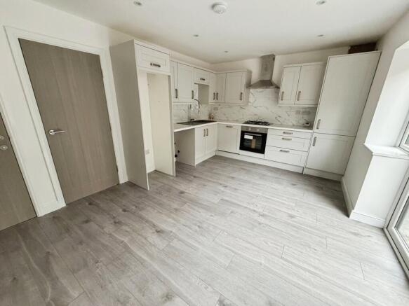 4 bed Town House for sale Image 5