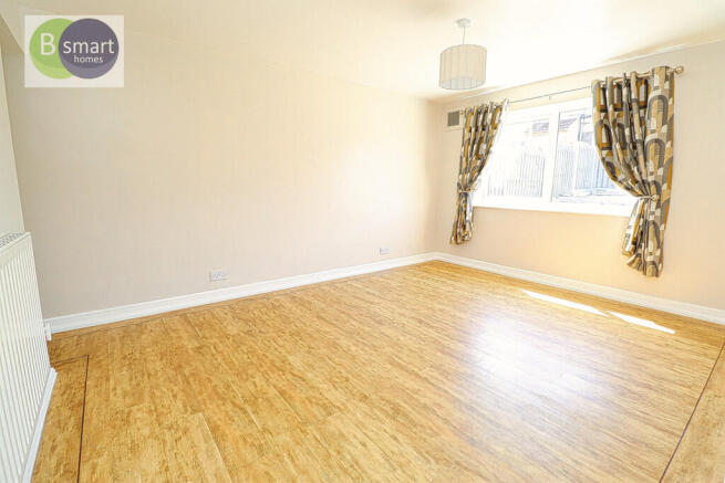 3 bed Town House for sale Image 6