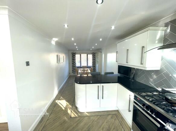 Kitchen 2.JPG