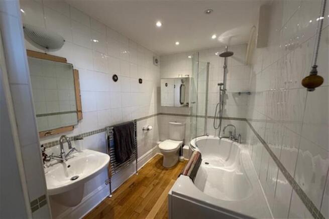 3 bed Flat for sale Image 6