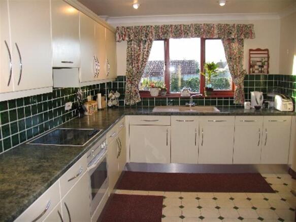 KITCHEN/ BREAKFAST R