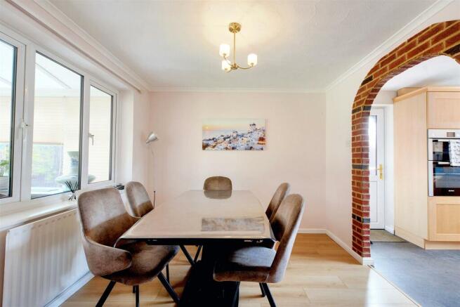 Dining Room_1.jpeg