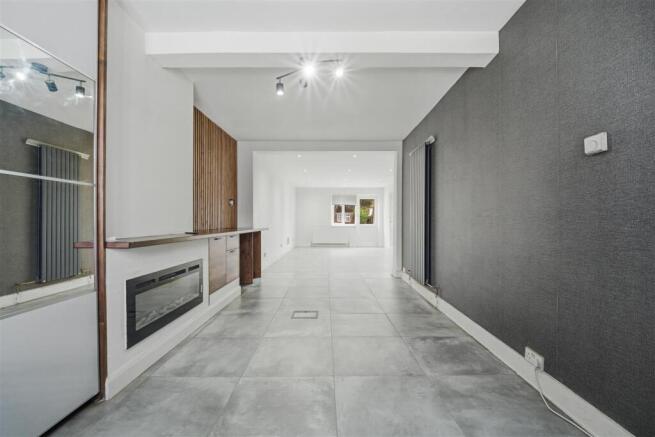 The Crossways, Hounslow photo 4