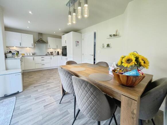 4 bed Detached for sale Image 4