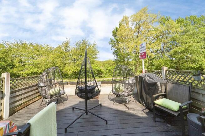 4 bed Town House for sale Image 5