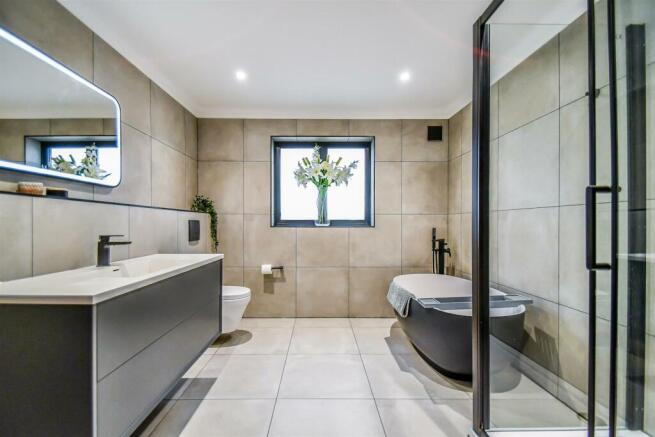 Bathroom 1 (use).jpg