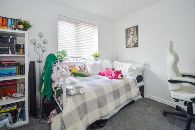 4 bed Semi-Detached for sale Image 7