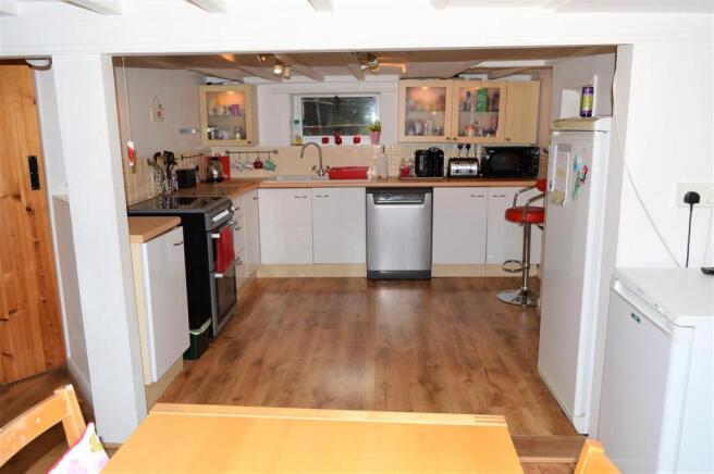 Kitchen 2.JPG