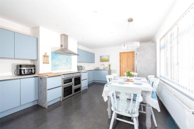 Kitchen/Breakfast Rm