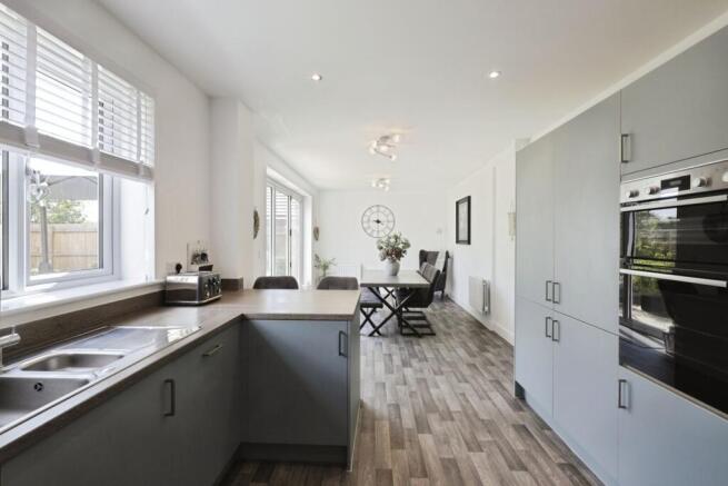 4 bed Detached for sale Image 7