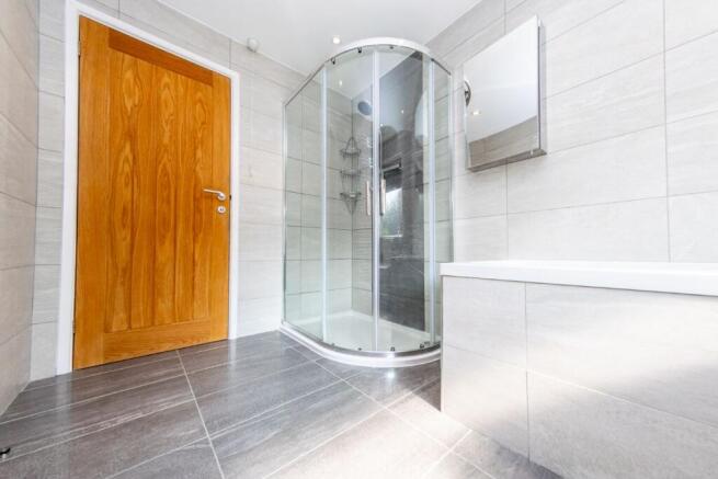 4 bed Detached for sale Image 12