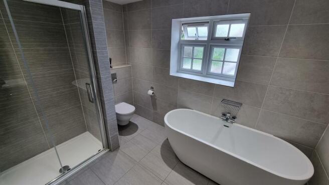 LUXURY FAMILY BATHROOM