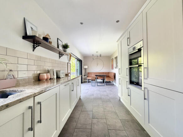 4 bed Detached for sale Image 9