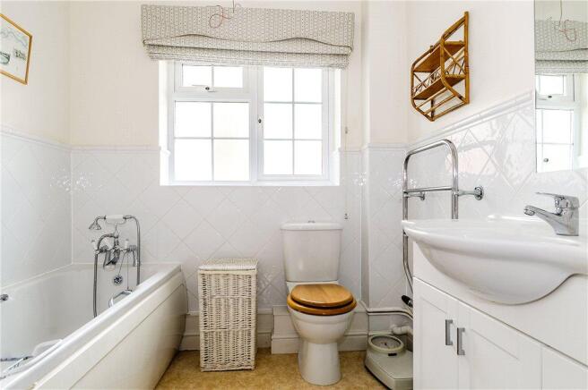 Spacious Bathroom