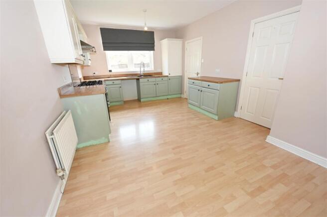 3 bed Link Detached House for sale Image 5