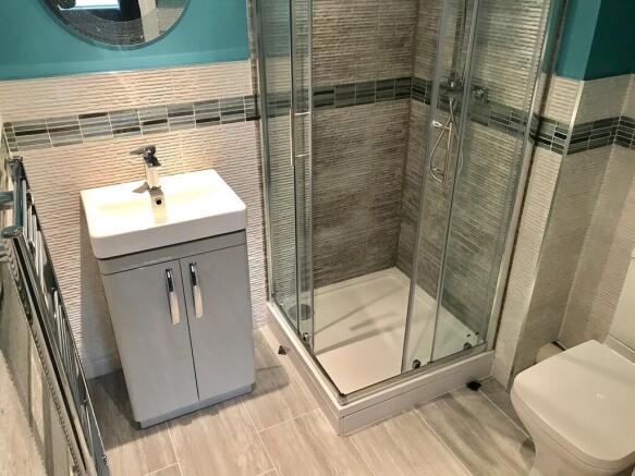 4 bed Town House to rent Image 10