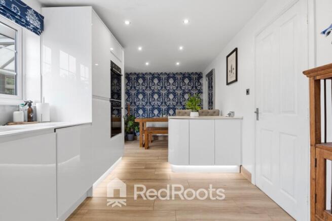 5 bed Detached for sale Image 4