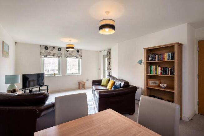 2 bed Flat to rent Image 4