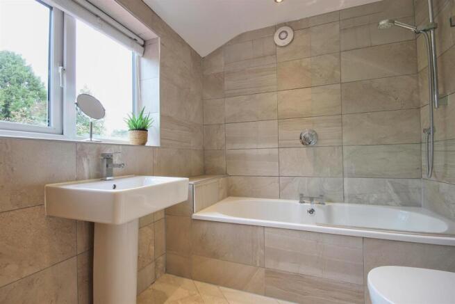 BATHROOM/W.C.