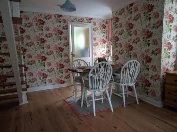 IMG dining room.jpg